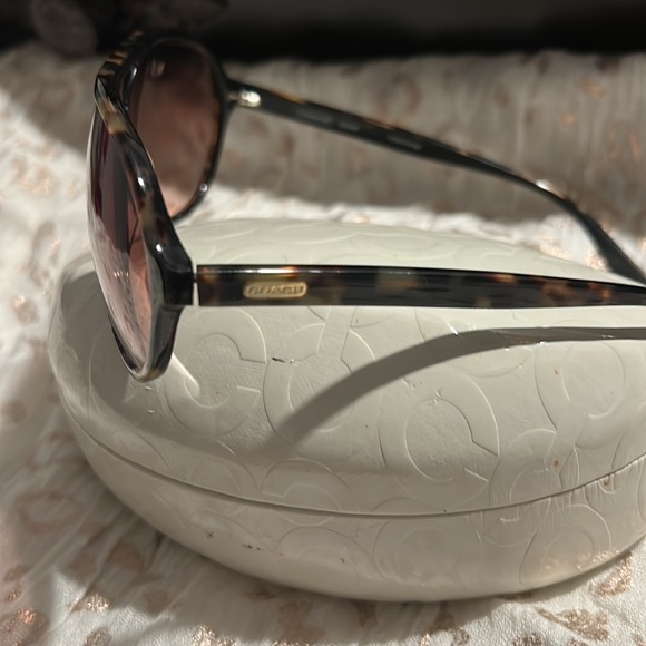 Coach leopard printed sunglasses with case - Picture 2 of 4